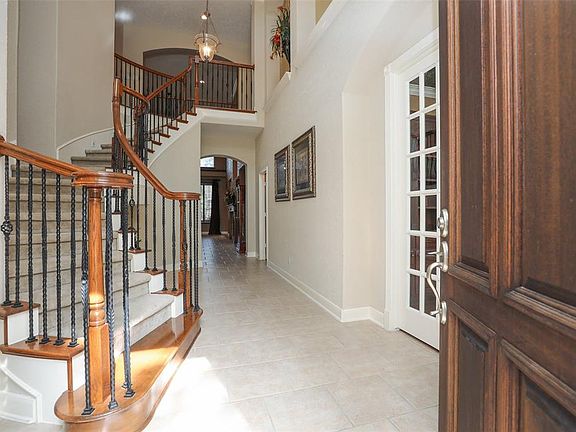 3rd image of 16522 Willow Fairway Dr