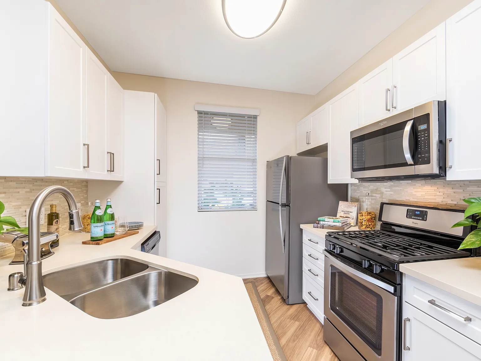 Vista Bella Apartment Homes — Photo 3