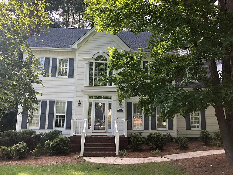 100 Landsdowne Ct — Photo 2