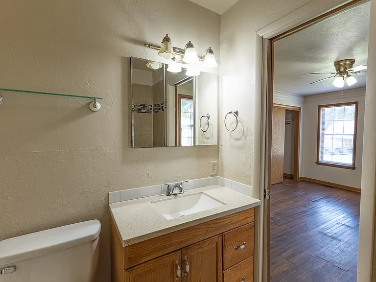 721 W Lakeshore Dr — Photo 24