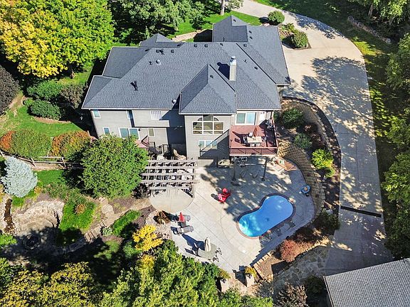 3rd image of 21085 Abbey Rd