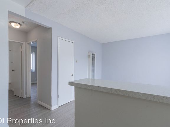 4th image of 3236 W 60th St APT 09