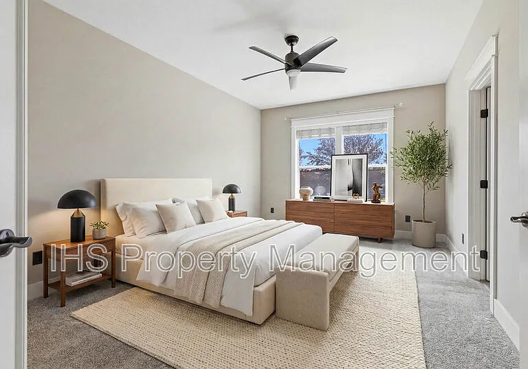 4806 Tamarisk Dr — Photo 3