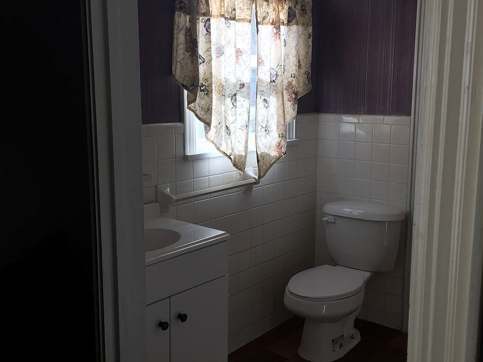 Jack & Jill bathroom