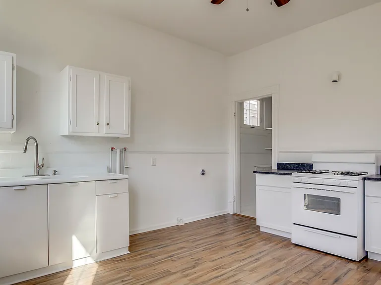 1909 Bonnycastle Ave — Photo 24
