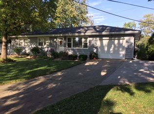 6 Dunbar Dr, Bloomington, IL 61701