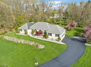 10 Starrett Ct, Sparta, NJ 07871