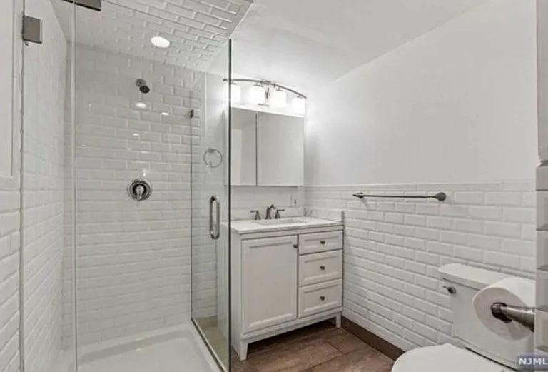 454 Undercliff Ave — Photo 9