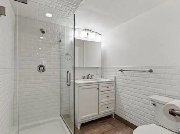 454 Undercliff Avenue image 9 of 16