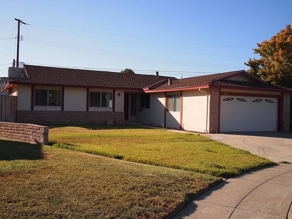 1st image of 681 Parkdale Dr