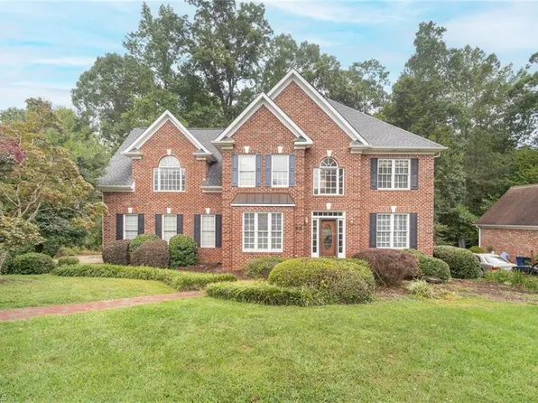 305 Pearce Dr, Jamestown, NC 27282