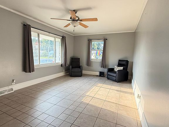 3rd image of 5440 Cheryl Ave SE