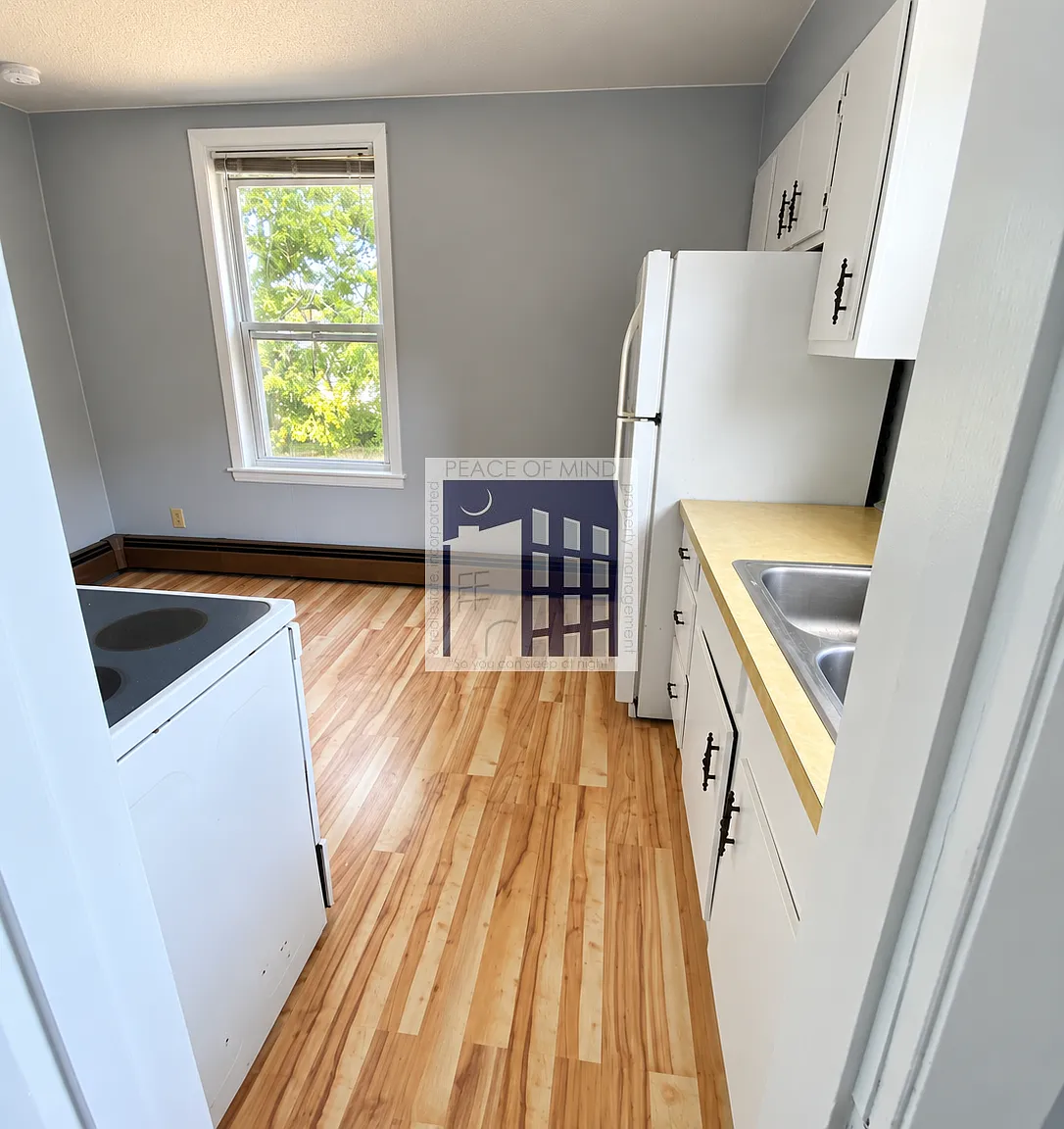 Cozy 2nd Floor studio/1 bedroom for $1,100 per month — Photo 3