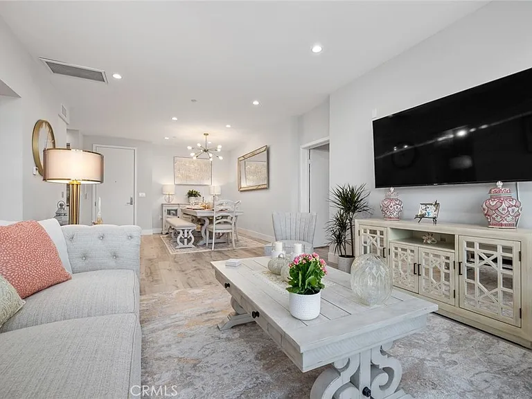 5820 La Mirada Ave #401 — Photo 14