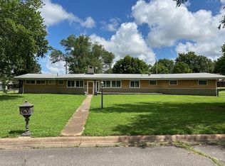 303 Highland Dr, Parsons, KS 67357