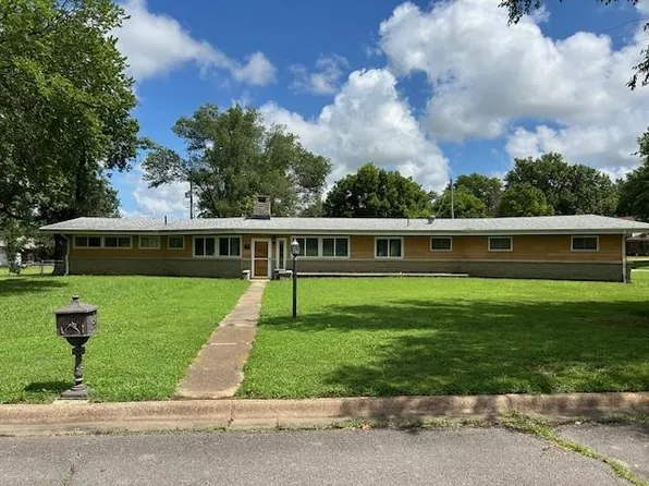 303 Highland Dr, Parsons, KS 67357