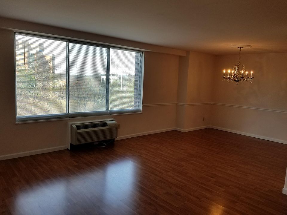 Large Living room with nice view