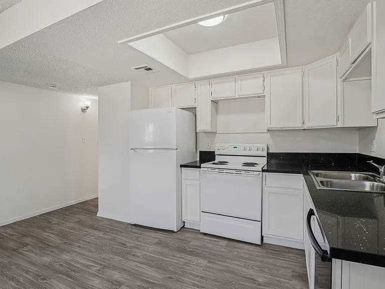 Pacific Palms Apartment Homes — Photo 25