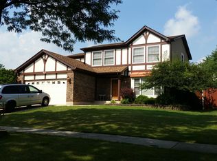 940 Debra Ln, Elk Grove Village, IL 60007