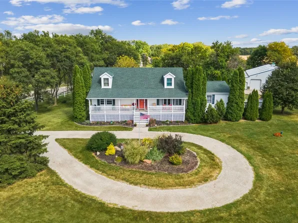 4000 Fay Rd, Center Point, IA 52213