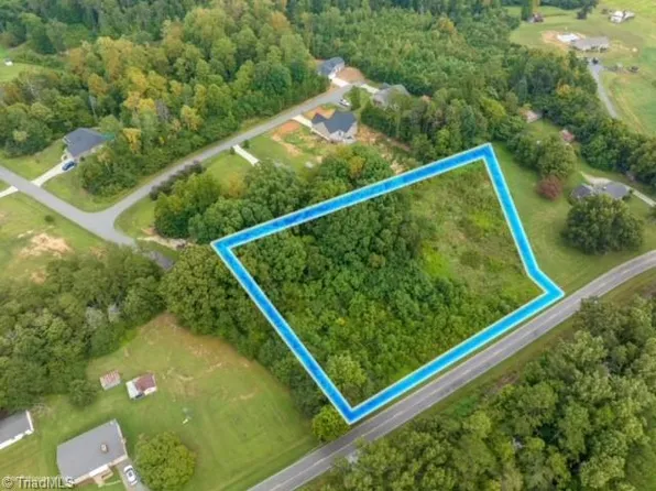 6004 Apple Wyrick Rd, Gibsonville, NC 27249