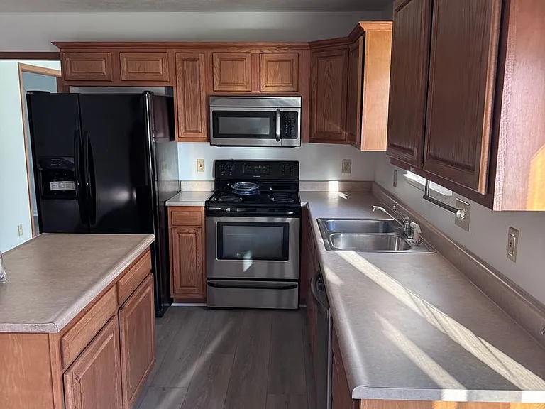 1914 E 725 N — Photo 13