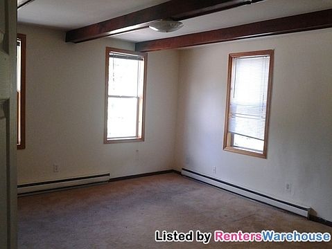 2nd image of 513 Myrtle St W APT 1