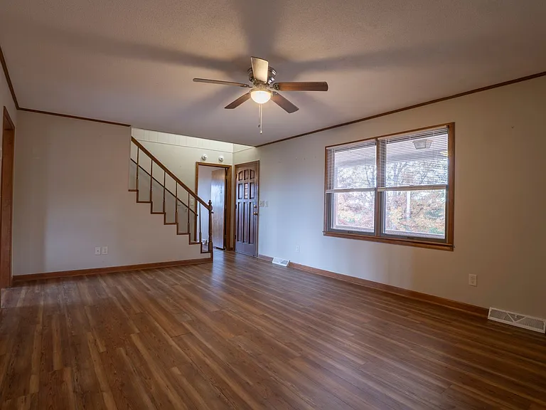 1111 Fairview Rd — Photo 3