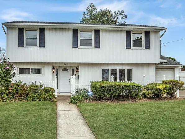 324 N Albany Avenue, Massapequa, NY 11758