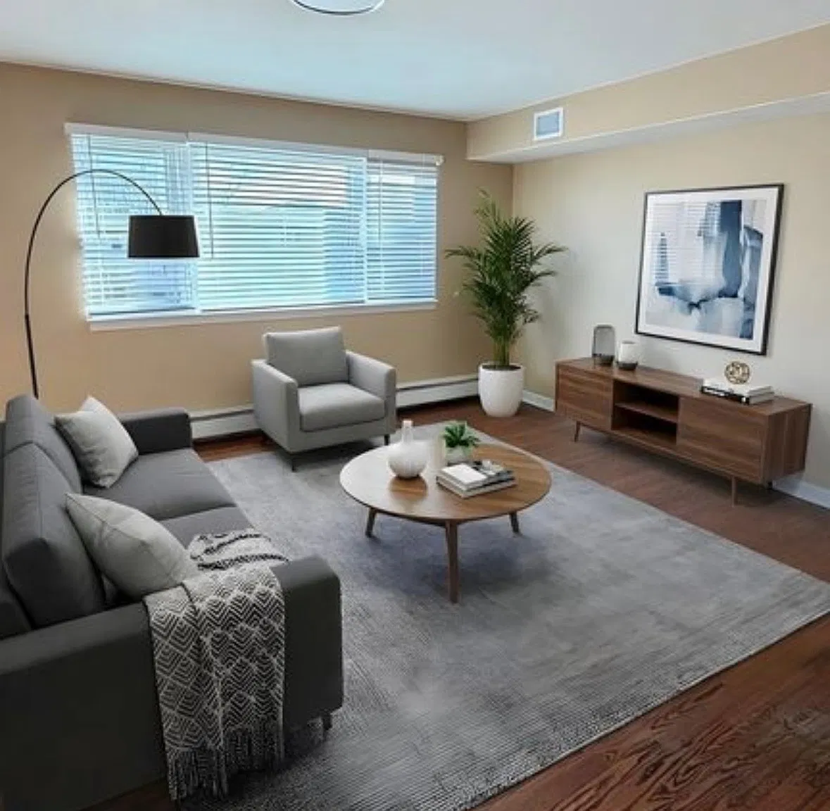 2 bed, 850 sqft, $1,700 — Photo 1