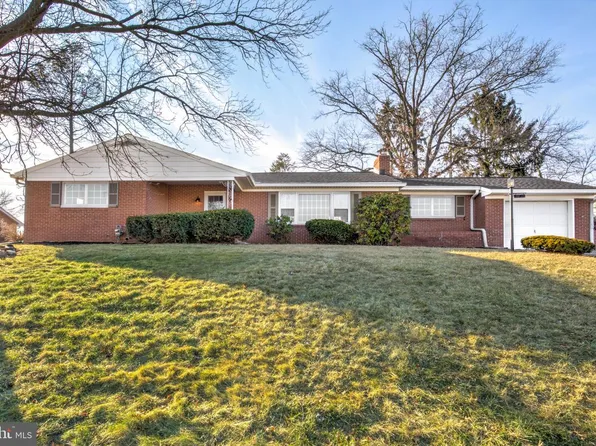 1330 Chapel Dr, York, PA 17404