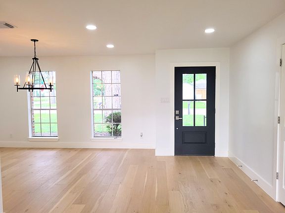 4th image of 2427 Moss Hill Dr