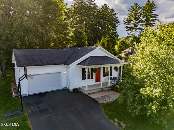 5 Charlton Lane, Queensbury, NY 12804