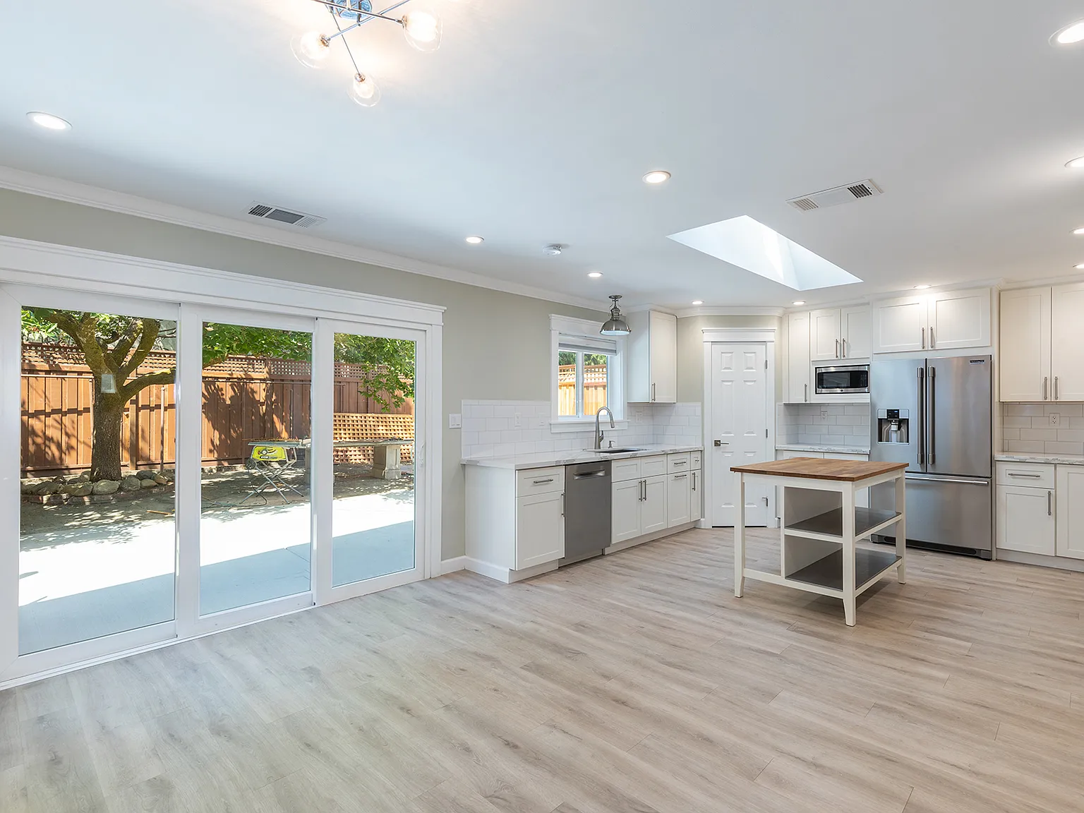 2 bed, 1200 sqft, $3,350 — Photo 2