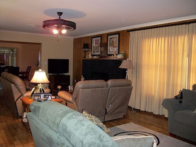 2nd image of 2004 N Russell St