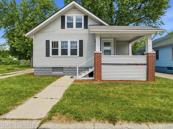 1325 Oak St, Port Huron, MI 48060