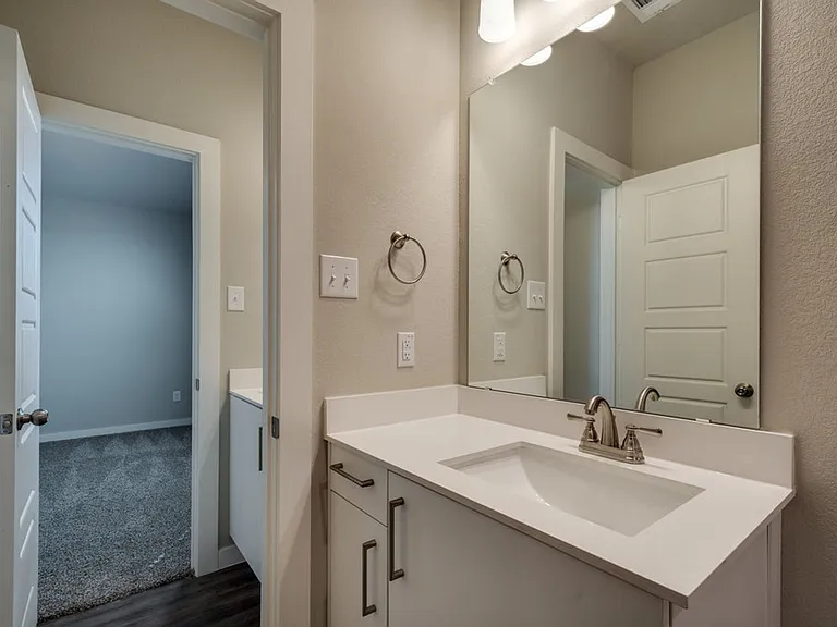 737 Wheatfield Dr — Photo 13