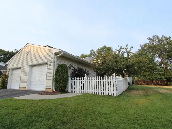 34 Cherrywood Cir, Brick, NJ 08724