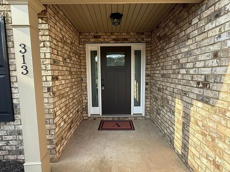 313 Creek Ridge Dr — Photo 2