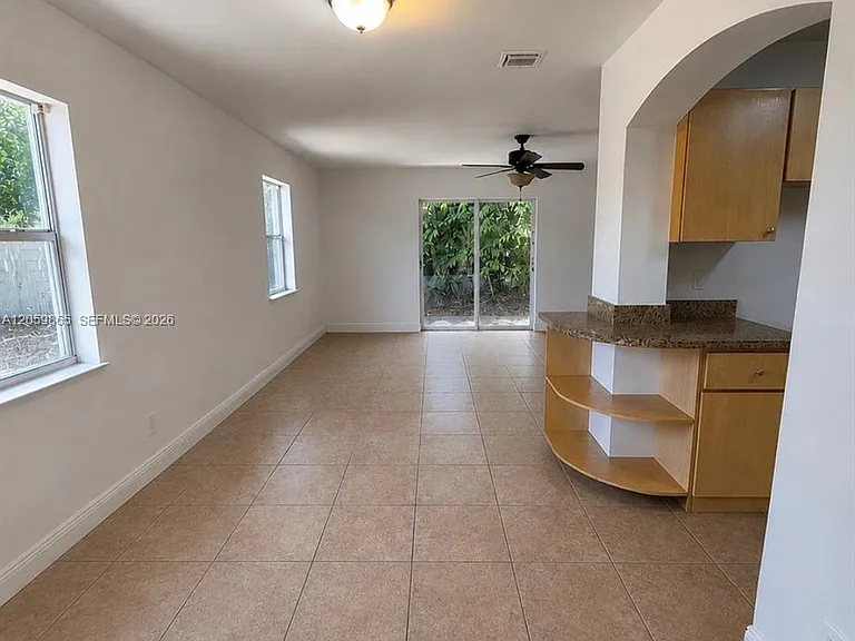 5202 NE 14th Ter — Photo 4