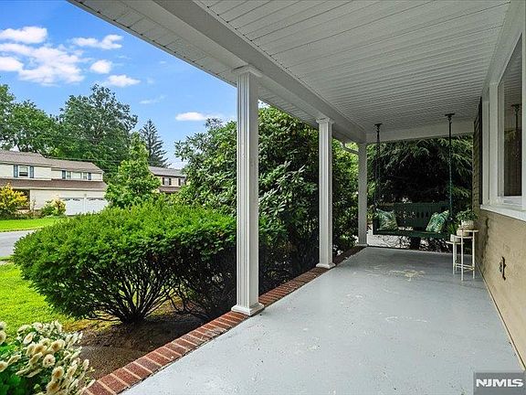 3rd image of 372 McKinley Blvd