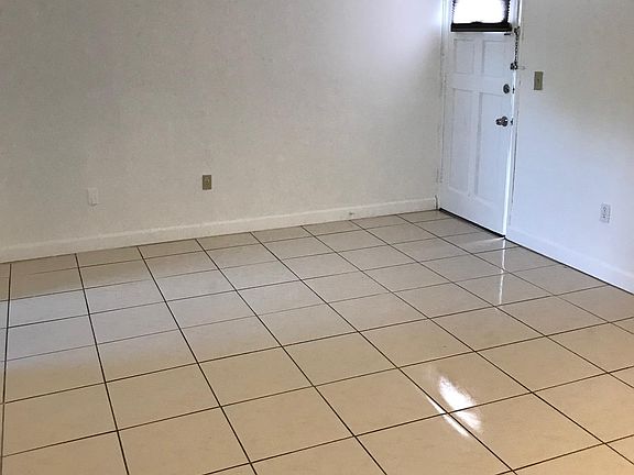 3rd image of 42 Phoenetia Ave Unit 5