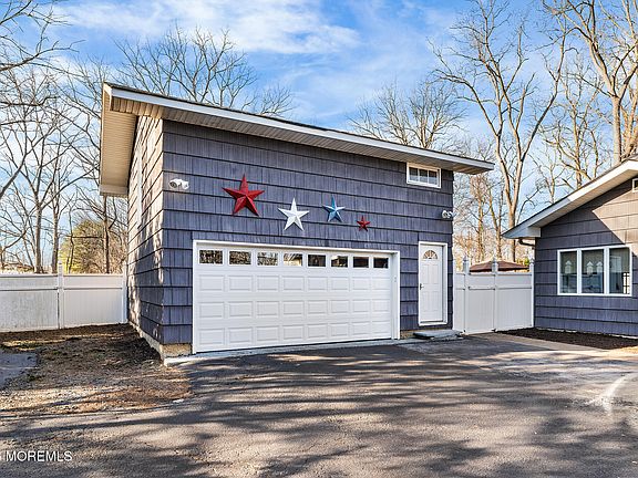 2nd image of 131 Route 537