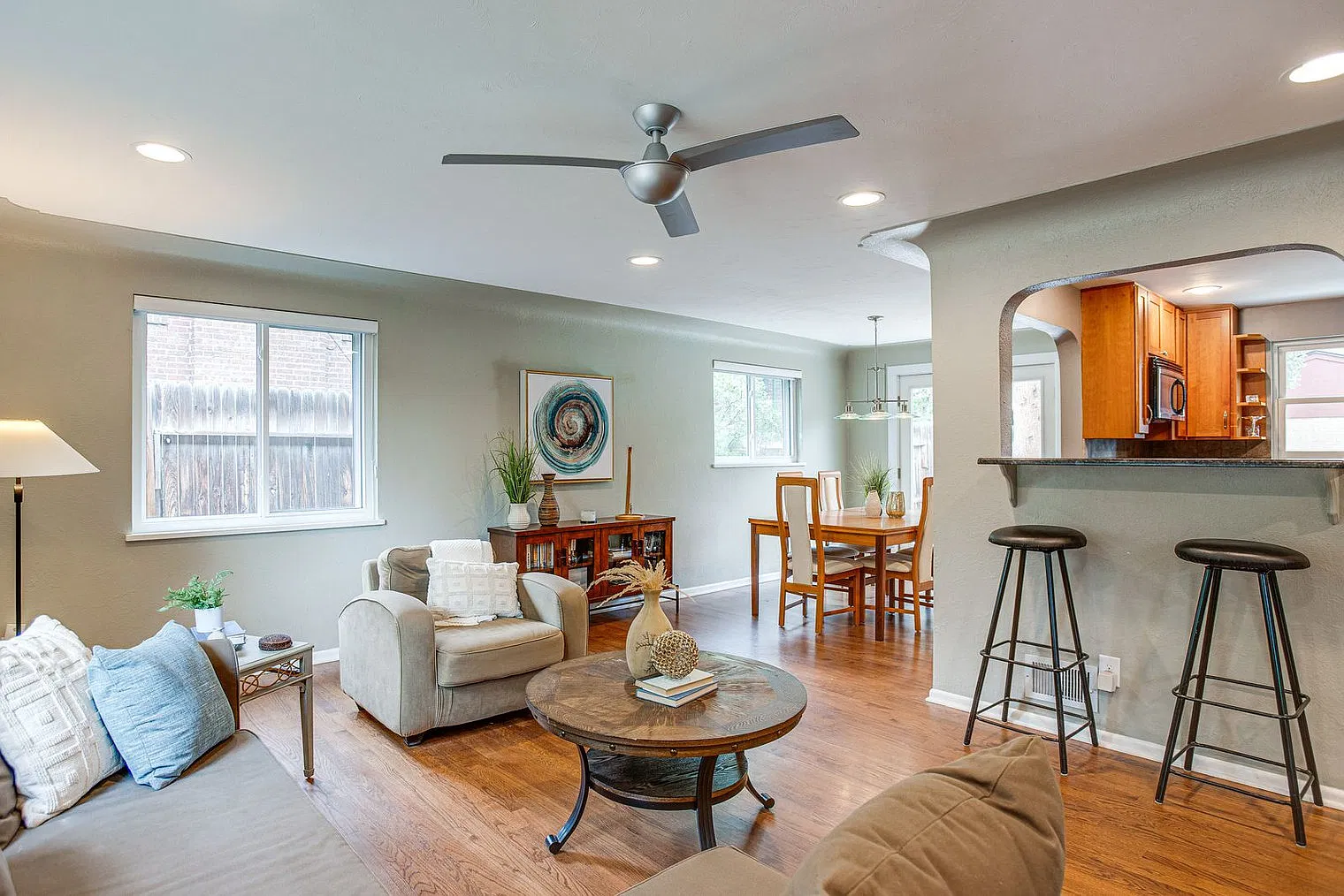 4 bed, 2.0 bath, 2098 sqft, $4,257 — Photo 3