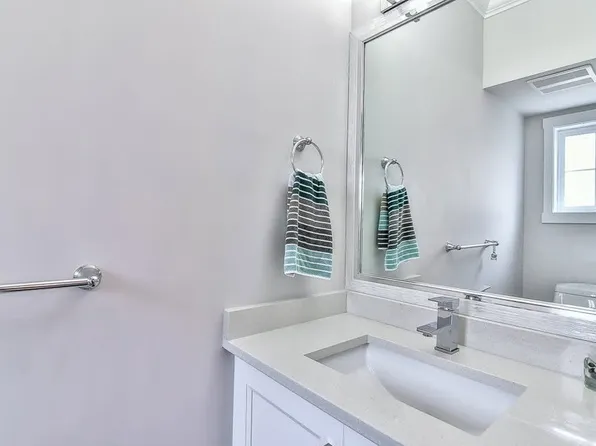 8747 162nd St #3, Surrey, BC V4N 6R1