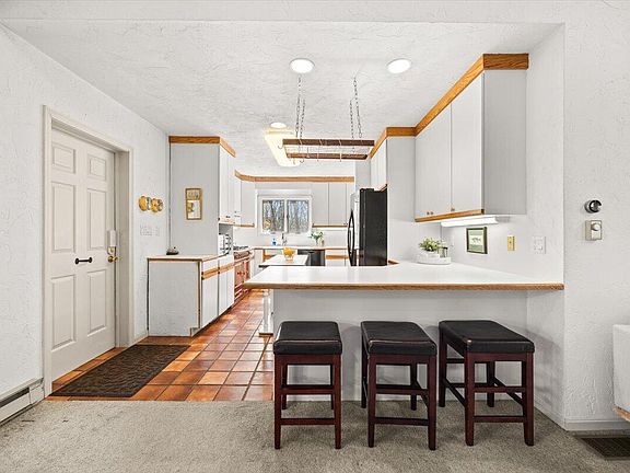 3rd image of 69 Two Ponds Road