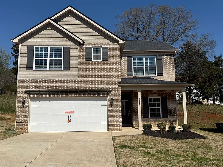 2410 Union Pointe Ln — Photo 1