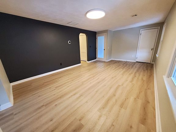 4th image of 1001 Main St #2