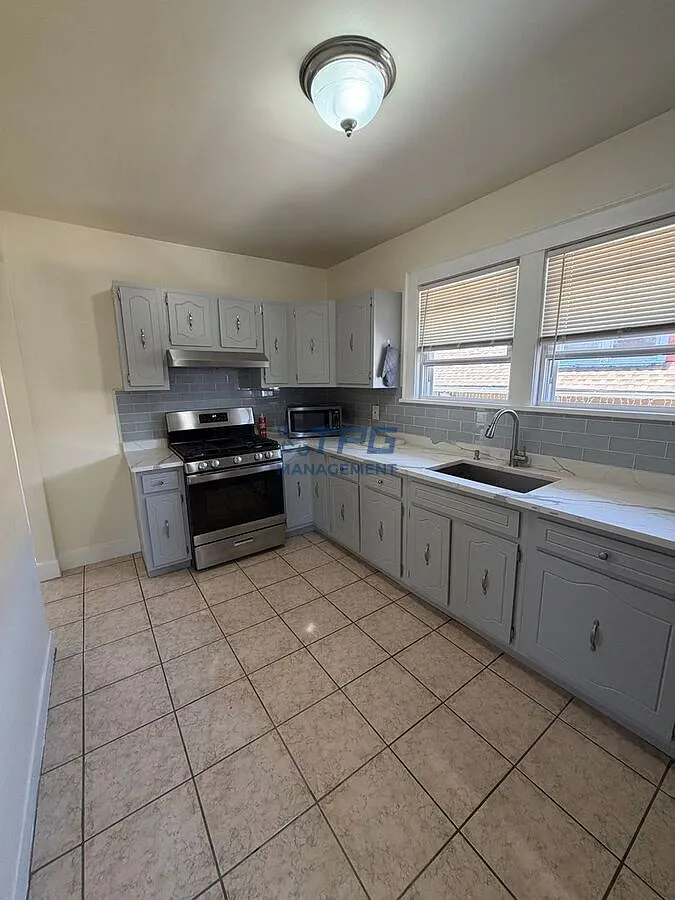 Renovated 2BR Apartment | Water Included | Updated 2025 Kitchen | Bright Sunroom | Paterson, NJ — Photo 1