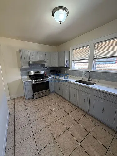 318 E 19th St #2 Photo 1